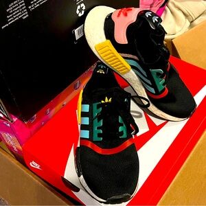 GUC Youth Size 5 Adidas Originals NMD Sneakers